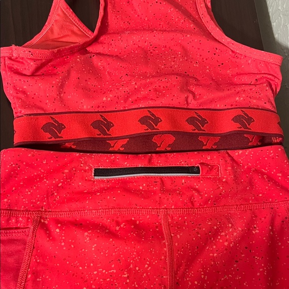 Rabbit Running XS Red Sports Bra and Shorts Set - Picture 7 of 9